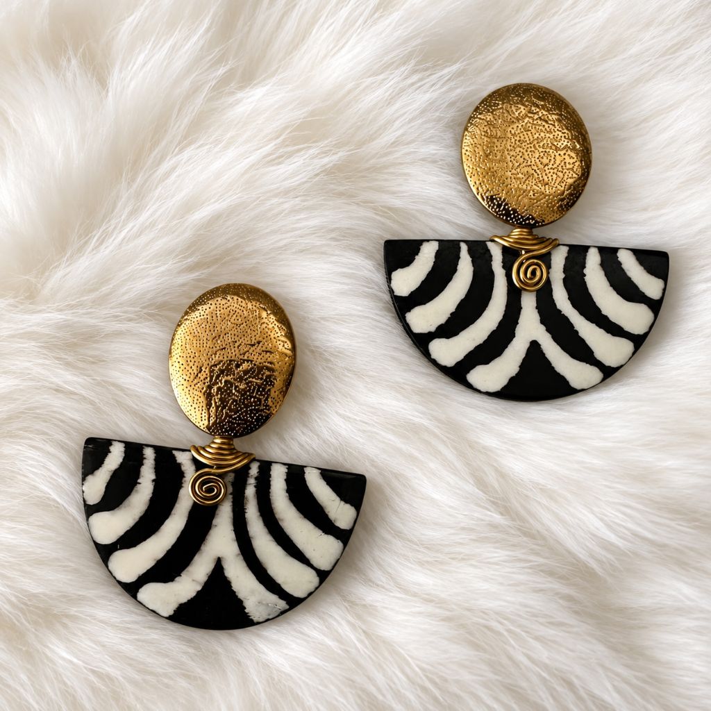 CLEOPATRA Earrings – Cow Horn & Stainless Steel