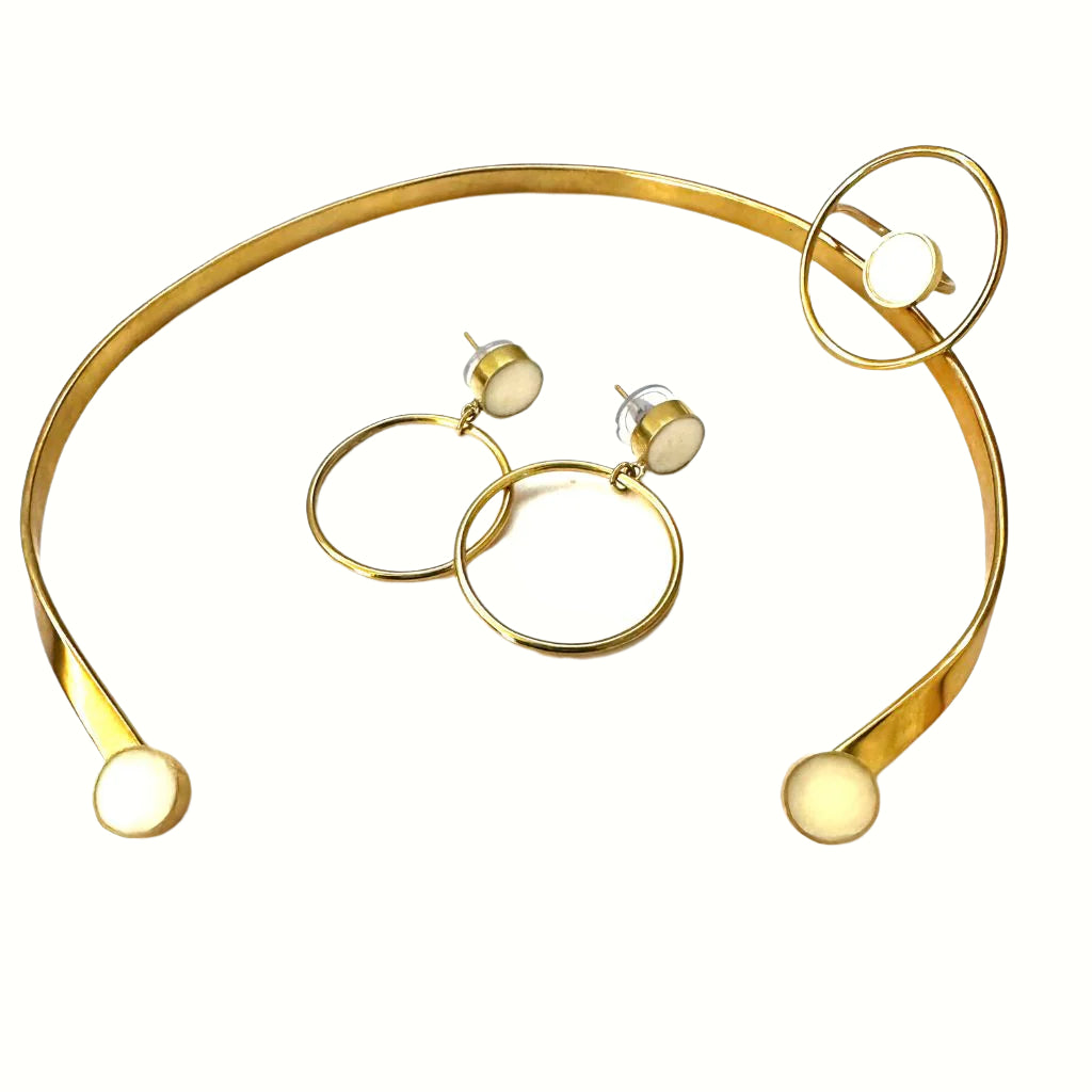 NDJOUANA Magnificent 3-piece necklace, earrings and ring brass set