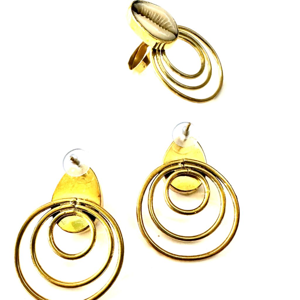 MPIREWA Magnificent 2-piece Earrings and Ring brass Set