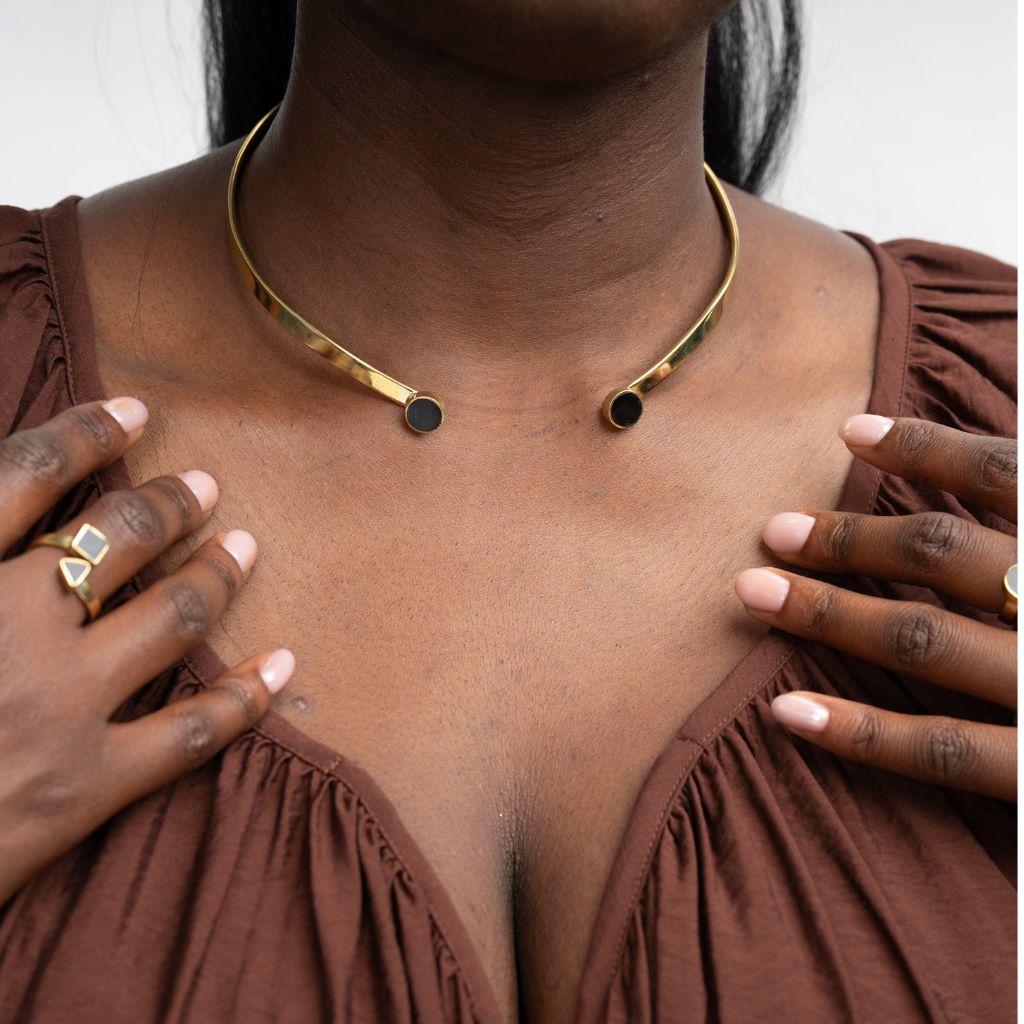 Magnifique ensemble de 4 pièces, Collier, bracelet, boucles d'oreille et bague.