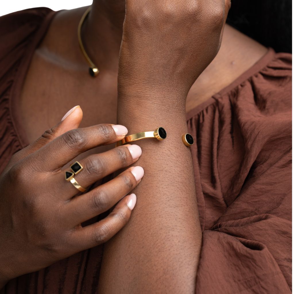 Magnifique ensemble de 4 pièces, Collier, bracelet, boucles d'oreille et bague.