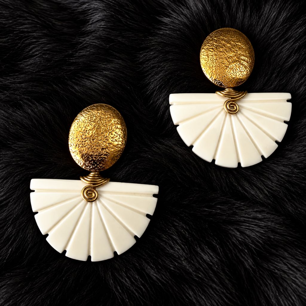 CLEOPATRA Earrings – Cow Horn & Stainless Steel