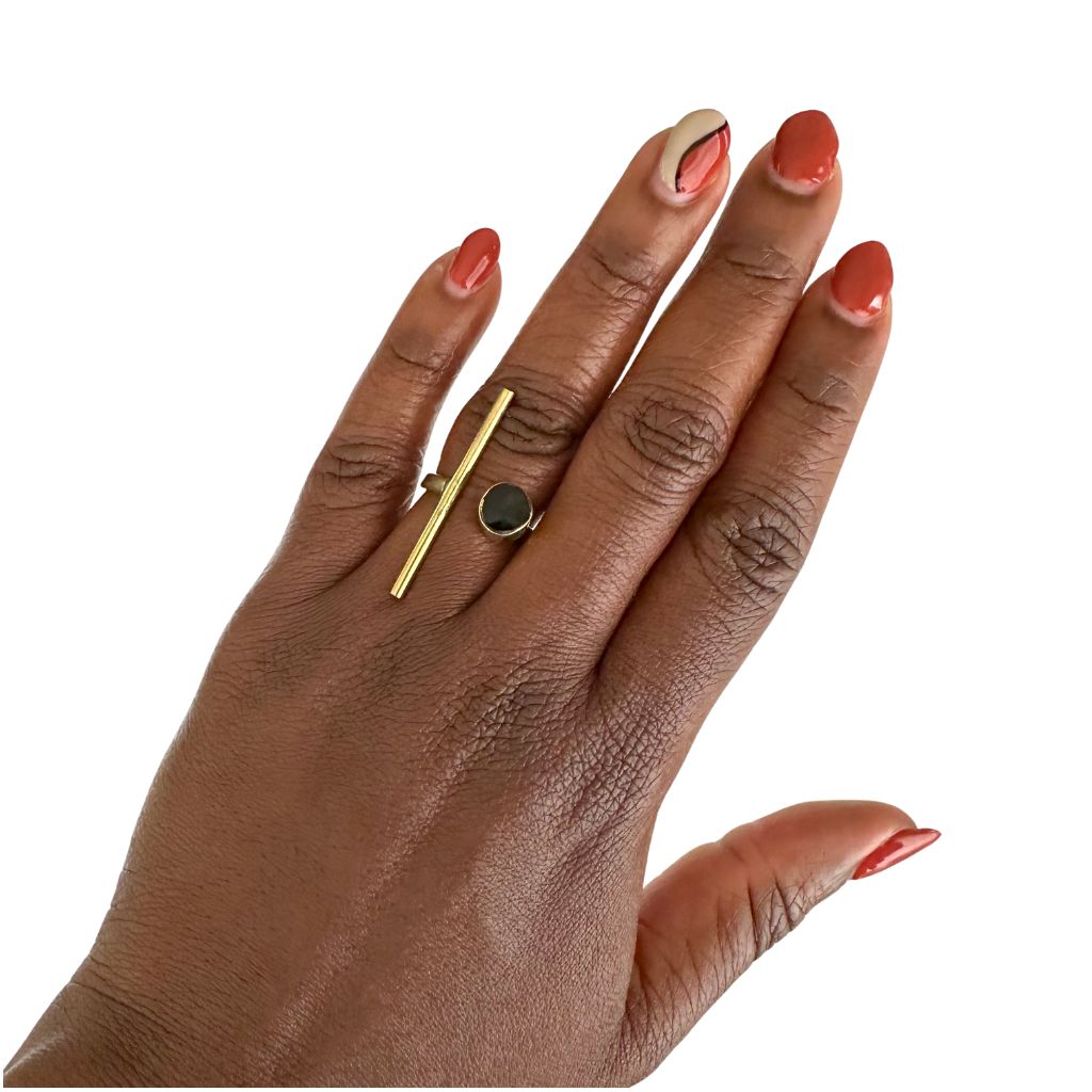 Minimalist Brass Ring – Subtle Elegance